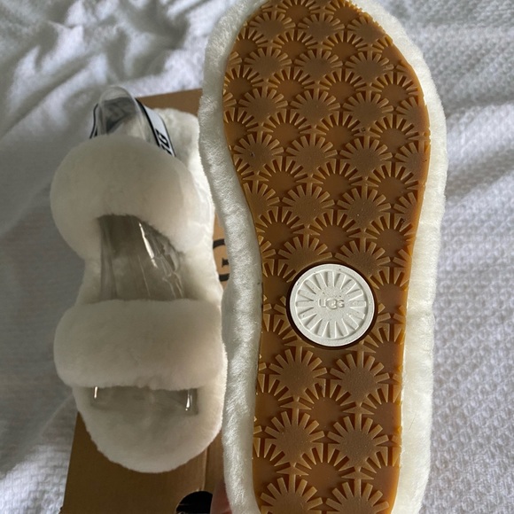 White UGG slides shoes slippers - Picture 3 of 4